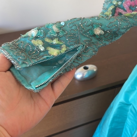 VINTAGE 100% Silk Hand Beaded Victoria Royal gown - Picture 6 of 13